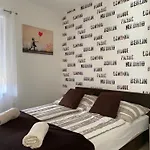 Pipacs Vendeghaz Apartament *