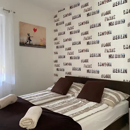 Pipacs Vendeghaz Apartment *