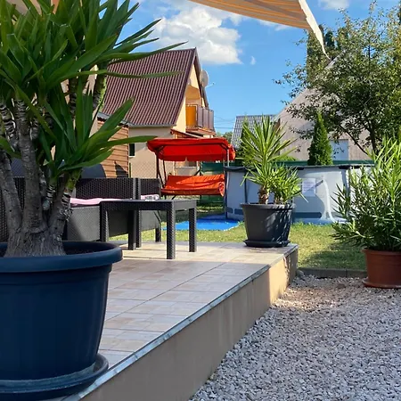 Pipacs Vendeghaz Apartament